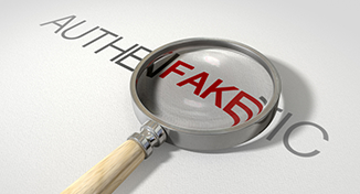 Imagen de  Una lupa sobre la palabra falso