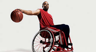 Imagen de  Man in a wheelchair playing basketball